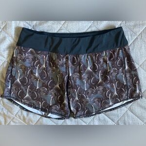 Oiselle Roga Swan Lake Shorts Women’s 12 Black Gray Yoga Running Pockets 6”